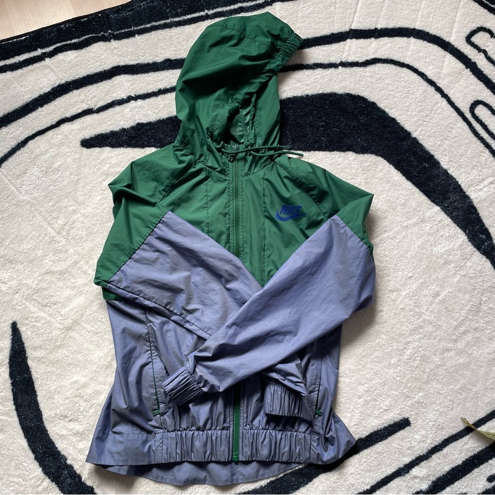 Women’s Nike windbreaker